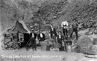 During lockout at Broken Hill 1909 – the effigy